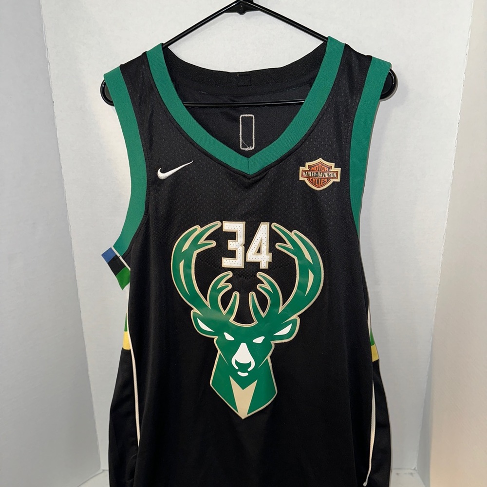 Milwaukee Bucks NBA jersey. Giannis Antetokounmpo Men’s 50